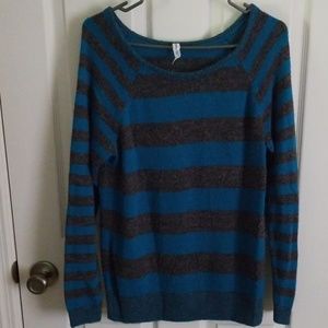 Round neck, pull over sweater